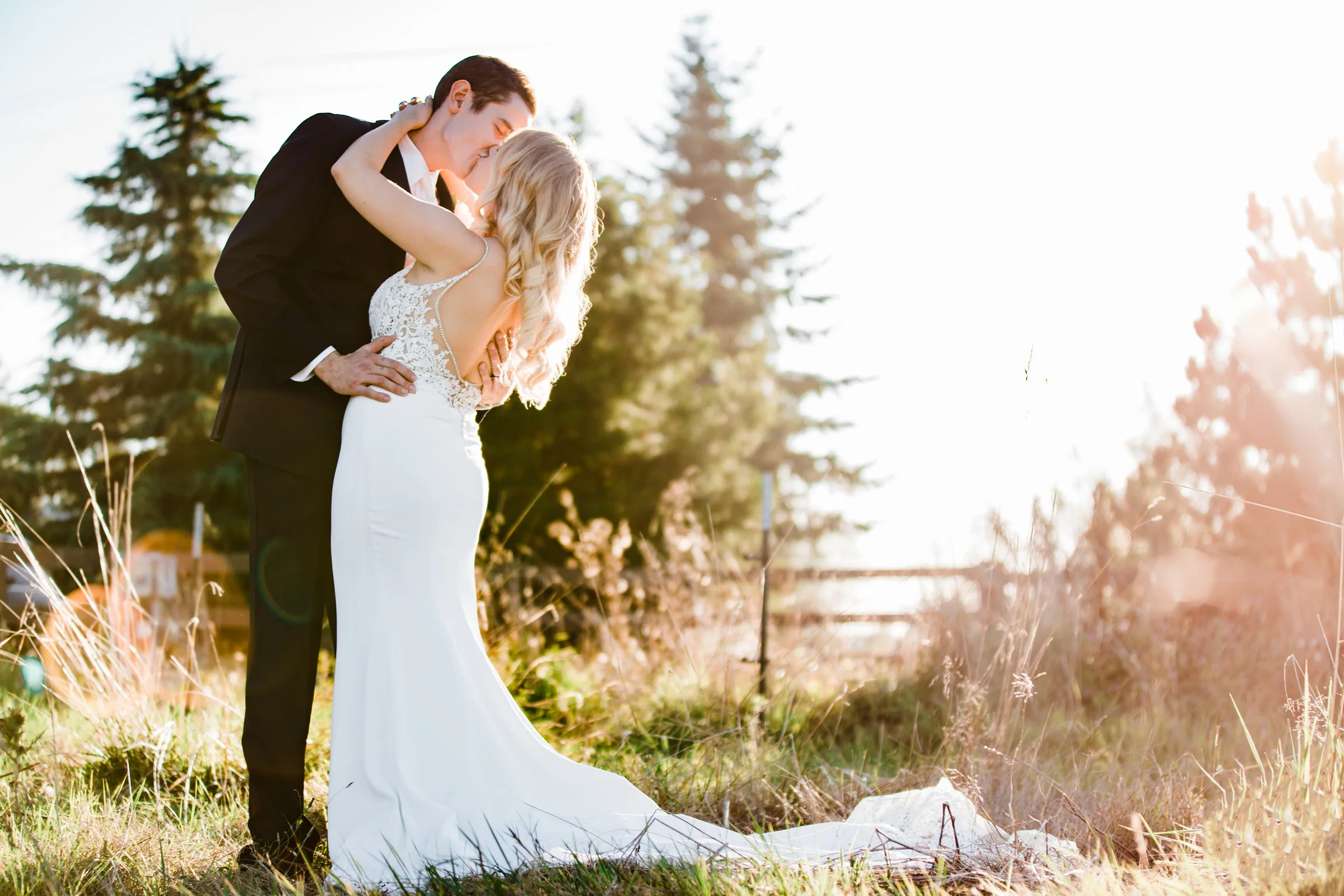 bride groom kissing golden hour mountain view manor enumclaw 1 - Packages & Pricing Bride and groom sharing a romantic kiss at golden hour at Mountain View Manor wedding venue in Enumclaw Washington near Seattle