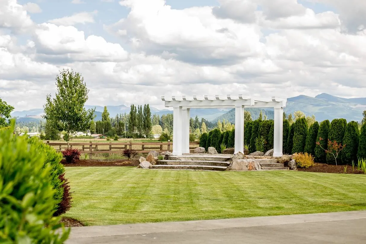 mountain view manor wedding pergola enumclaw washington - Mountain View Manor White pergola ceremony structure with mountain views and manicured lawn at Mountain View Manor wedding venue in Enumclaw Washington near Seattle